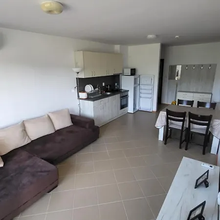 Na Zielonych Wzgorzach Apartment