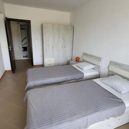 Na Zielonych Wzgorzach Apartment *