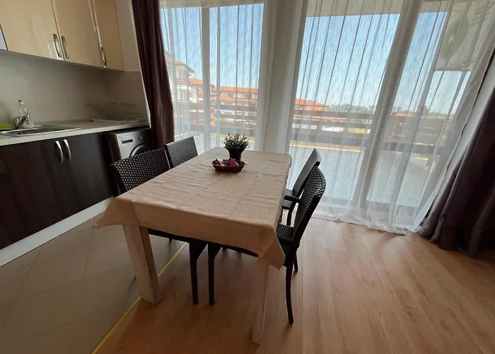 Na Zielonych Wzgorzach * サニービーチ